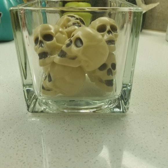 Halloween decor glass jar of skulls - Picture 1 of 5